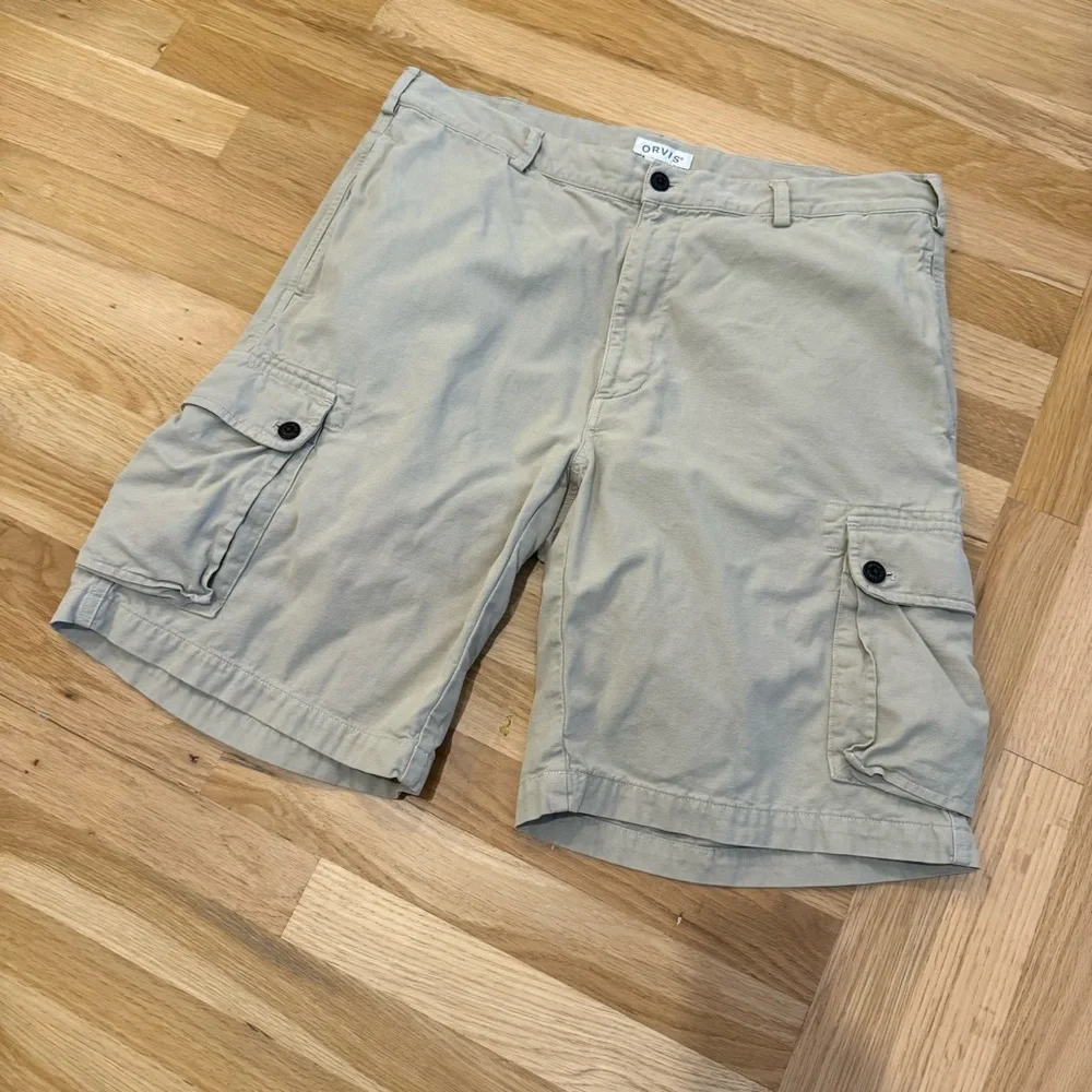 Orvis Men's  Cotton Cargo Shorts . Beige, Size 36 / style #1084